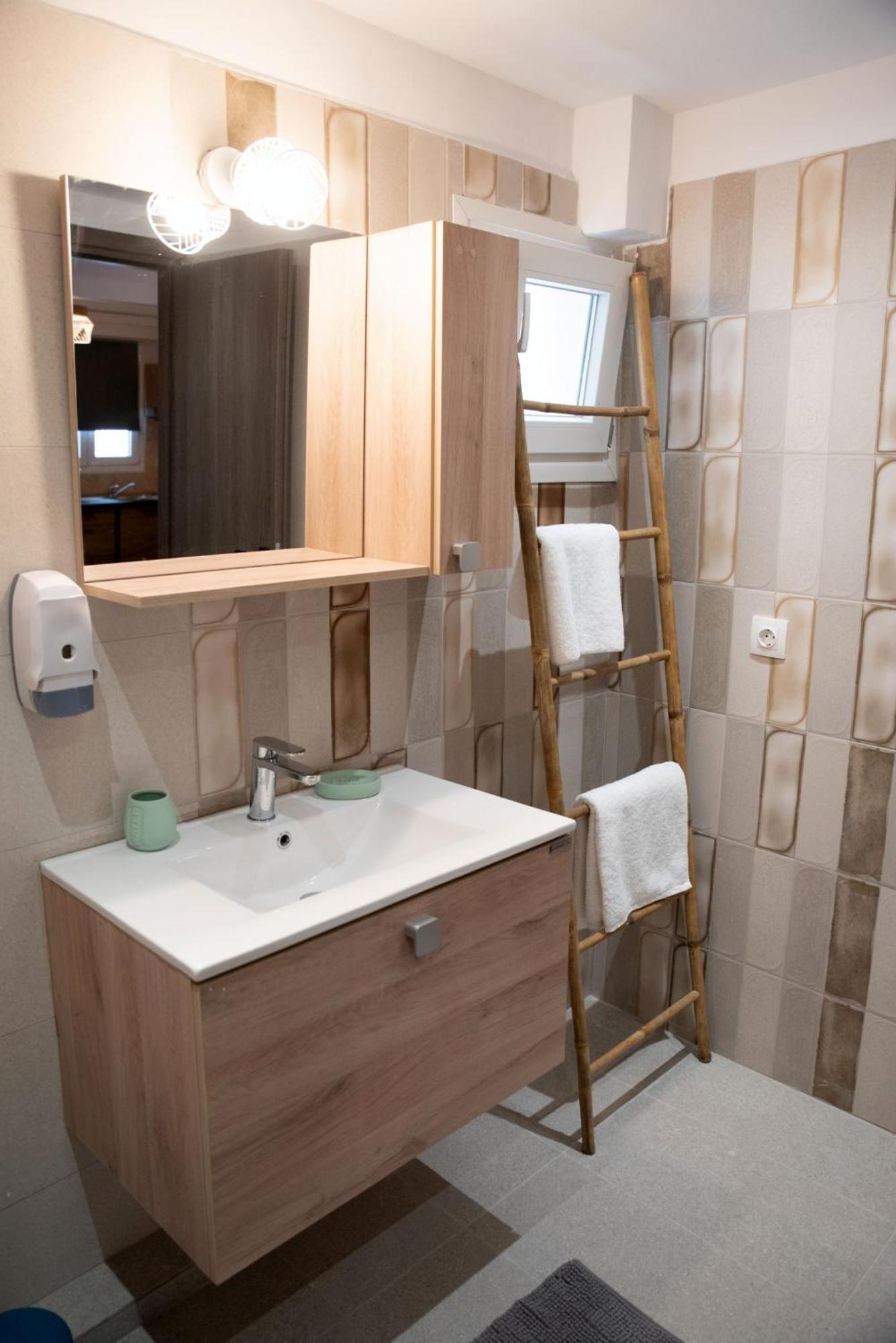 Niki Athens Suites - Urban Apartment In Athens Center Екстериор снимка